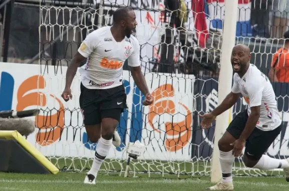 Confira os melhores momentos de Corinthians 2x1 Santos 