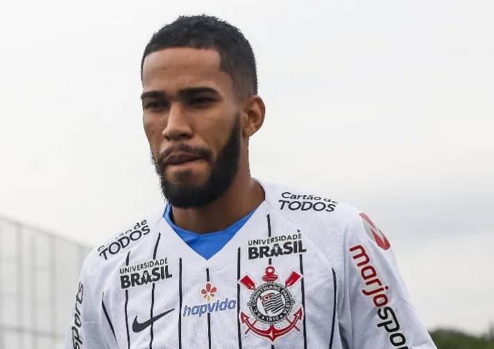 Como foi o primeiro treino com bola de Everaldo no Corinthians