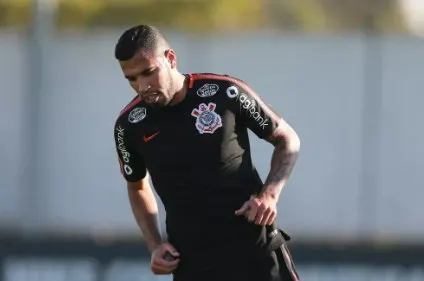 Jonathas diz que virou torcedor do Corinthians e preferiu sair para não 