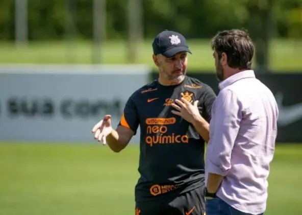 Vítor Pereira quer reforços no Corinthians e diz que vai avaliar emprestados