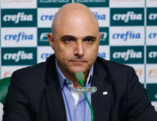 Palmeiras anuncia redução salarial de elenco principal e comissão técnica