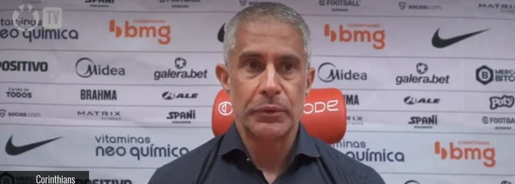 Empate não aliviou para o Sylvinho, o clima continua ruim para ele