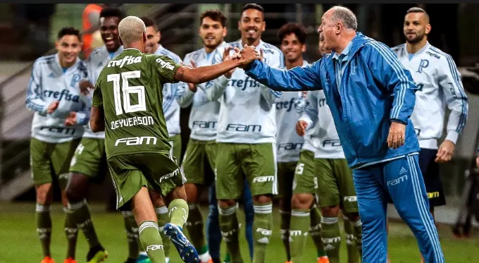 Deyverson lembra ano de turbulência e alegria e reverencia Felipão