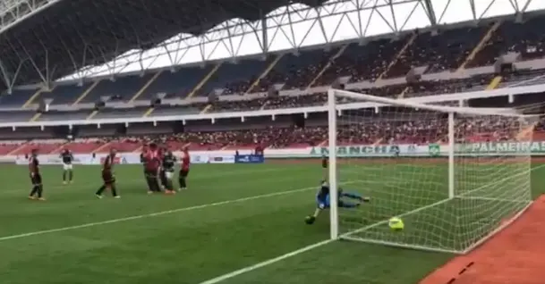 Após 1226 dias, Bruno Henrique marca gol de falta e acaba com jejum