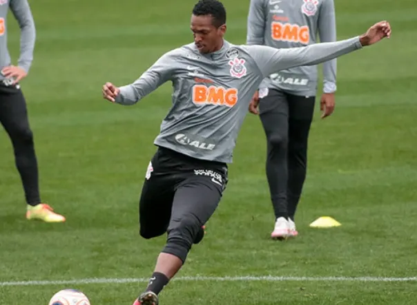 Andrés anuncia que Jô será inscrito pelo Corinthians nesta segunda-feira