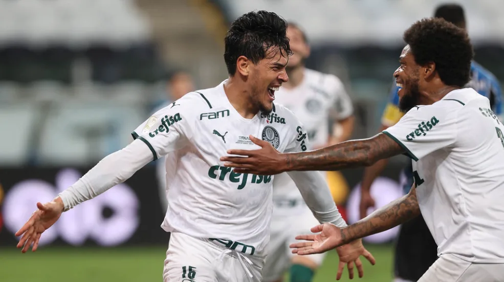 Com um homem a menos, Palmeiras segura o Grêmio e leva vantagem para o jogo de volta da final