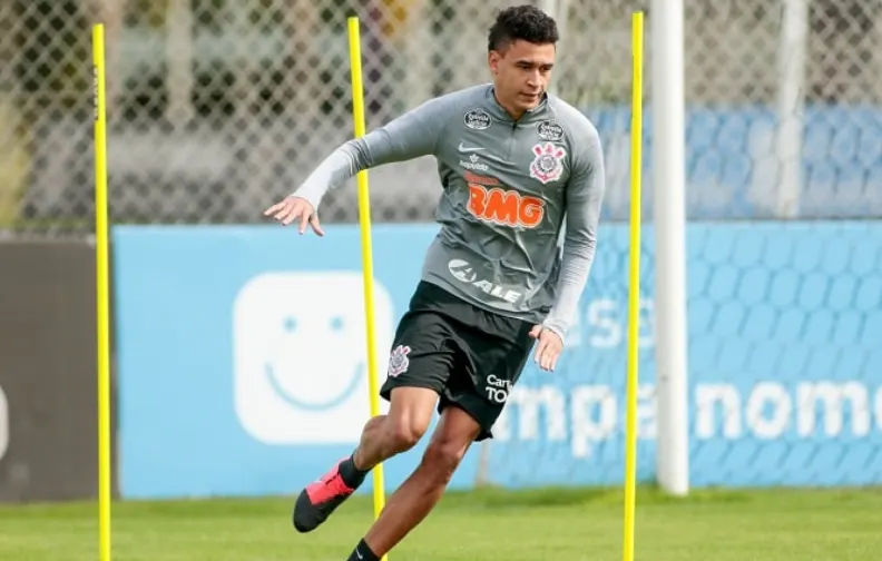 Cantillo testa positivo para COVID-19 e não jogará contra o Palmeiras