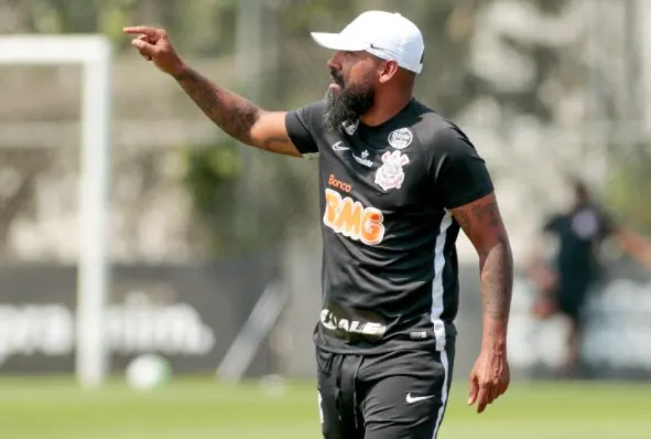 Entenda por que Coelho ganhou fôlego para comandar Corinthians de novo