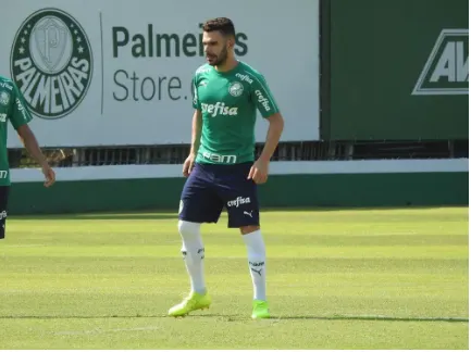 Bruno Henrique treina no Palmeiras enquanto futuro continua indefinido