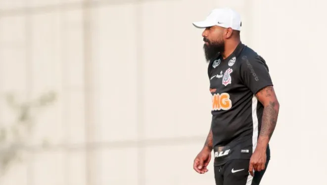 Como Coelho tenta apagar herança de Tiago Nunes para resgatar Corinthians