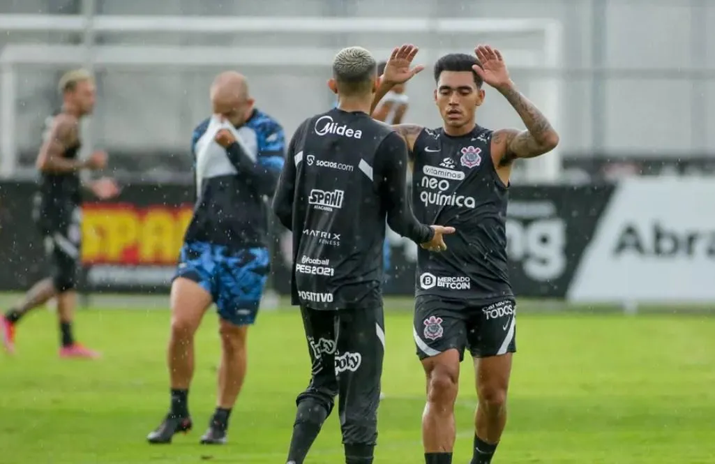 Du Queiroz faz gols nos jogos-treino e tenta aproveitar pré-temporada para crescer no Corinthians