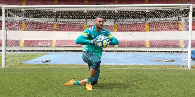 Encarando amistosos como finais, Weverton afirma: 