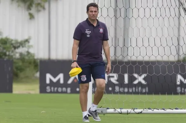 Loss poupa titulares em último treino antes de jogo contra o Inter; veja a provável escalação