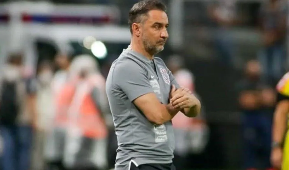 Substituições, rodízio e mais: Vítor Pereira dá recados aos jogadores do Corinthians