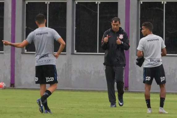 Direto do CT: treino tático sob forte chuva