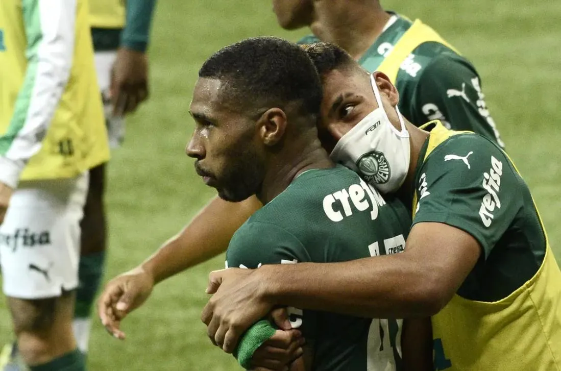 Crias da base, Wesley e Gabriel Menino comemoram título pelo Palmeiras: 