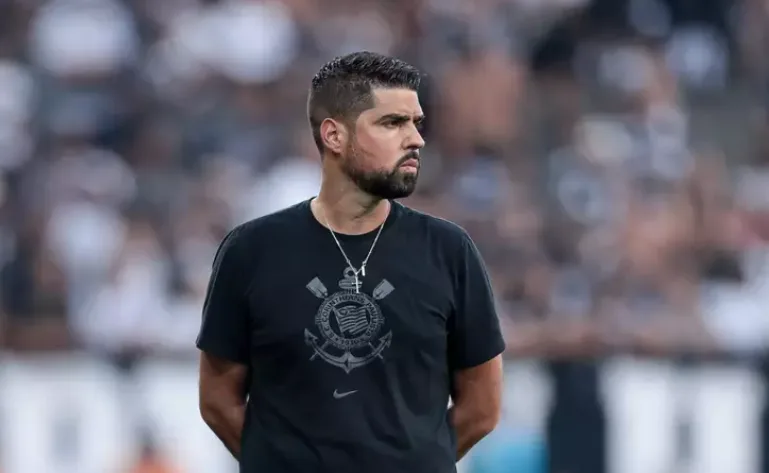 António Oliveira quase deixou Corinthians: possibilidade de saída é confirmada.