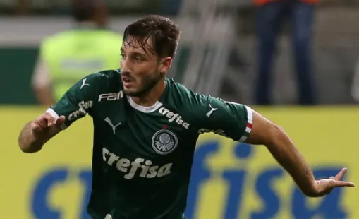 Contra o Fluminense, uruguaio Viña pode estrear no palco do Maracanazo