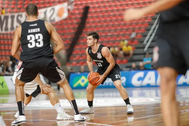 Corinthians enfrenta Pinheiros pelo Novo Basquete Brasil