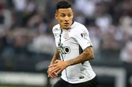 Sevilla decide ficar com Arana e frustra o Corinthians