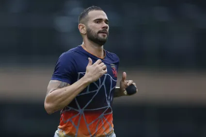 Leandro Castan se reunirá com o Vasco no início da semana para definir futuro