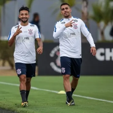 Gabriel e Clayson tentam explicar mais uma má atuação do Corinthians