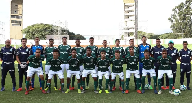 Sub-17 faz confronto direto pela liderança do Brasileiro contra o Athletico-PR