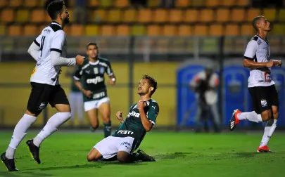 Gustavo Scarpa prova ser o armador capaz de fazer o Palmeiras funcionar