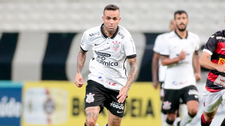 Neto diz que Luan fugiu de responsabilidade ao não chutar bola que poderia ter rebaixado o Grêmio