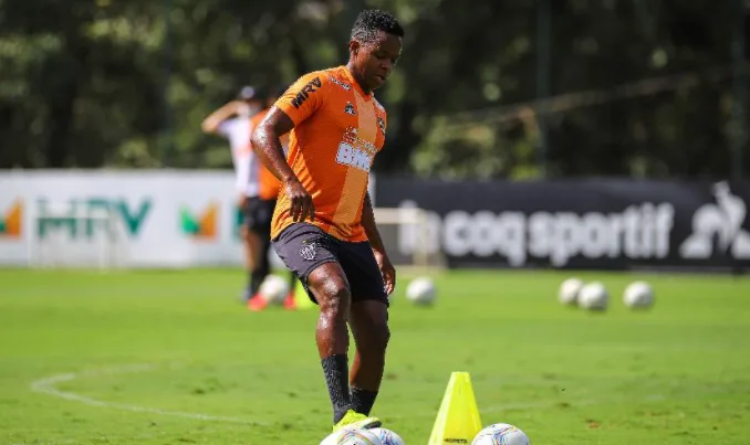 Ida ao Corinthians depende de acerto de Cazares com Atlético-MG