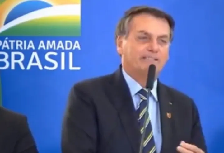 Bolsonaro explica MP, broche do Flamengo e relembra conversa com Felipe Melo: 