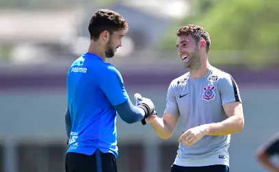 Gustavo espera “aprender” com Love e Boselli nos treinos do Corinthians