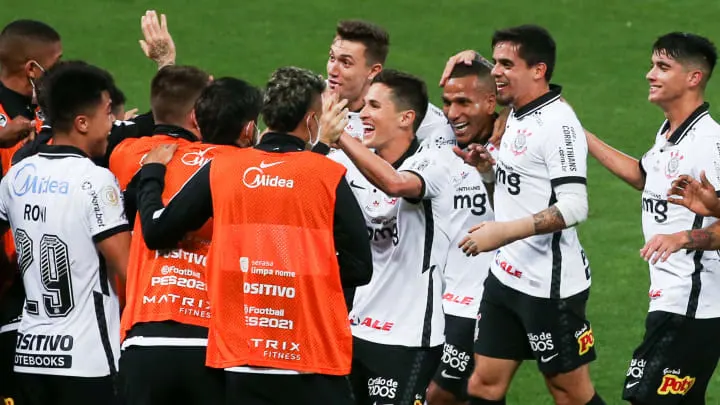 Corinthians monitora mercado e busca contratações até o final do ano