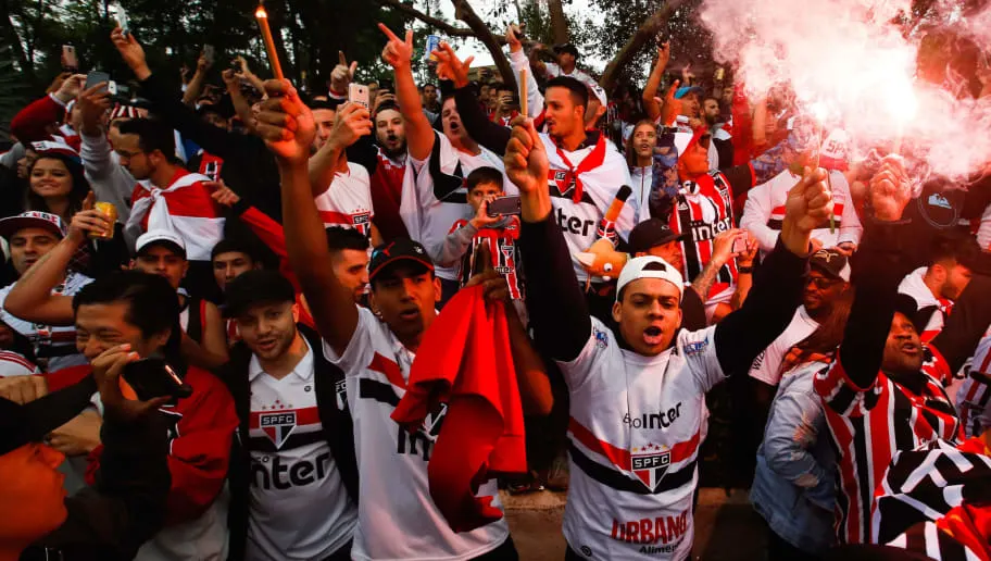 Gafe! Organizada do São Paulo usa imagem de torcida rival em convocação contra a LDU