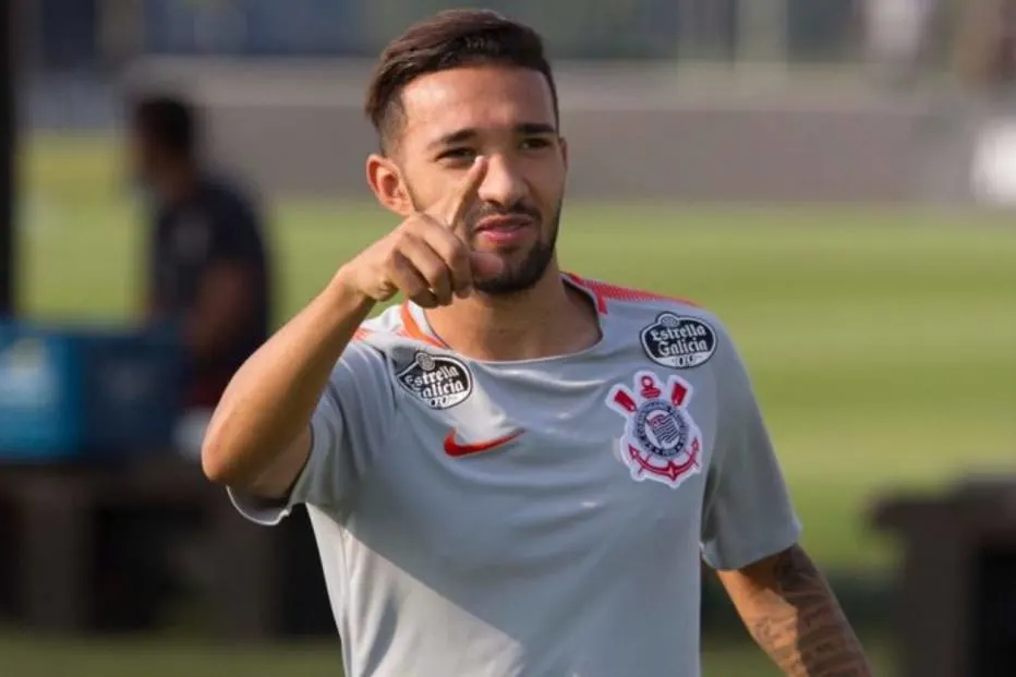 Com carinho ao ex-clube, Clayson quer garantir a liderança no Paulistão