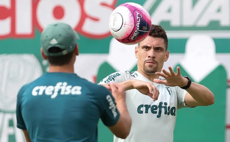 Moisés conta ter deixado a camisa 10 do Palmeiras para Lucas Lima