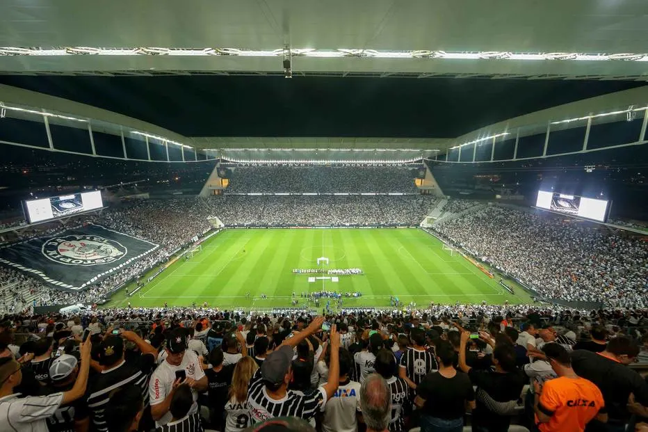 Após replantio do gramado, Corinthians volta para sua arena nesta segunda