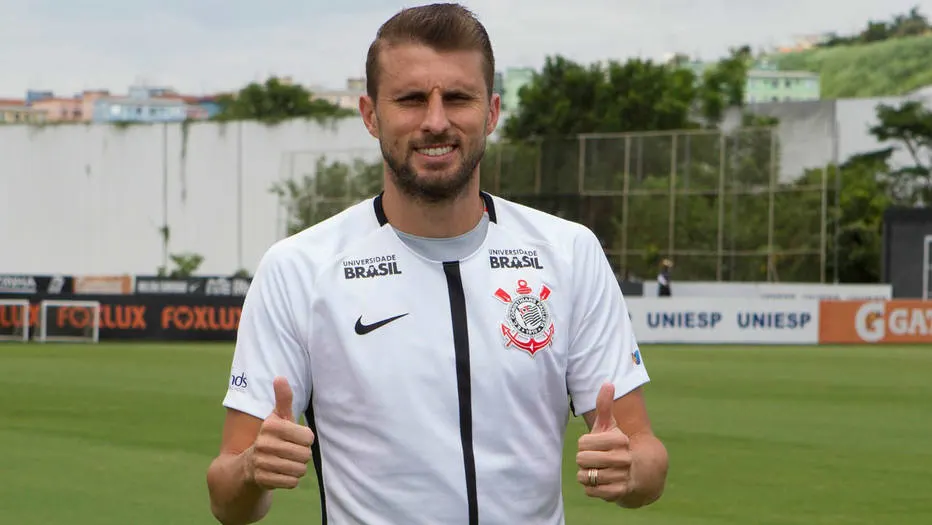 Com Henrique e Renê Júnior, Corinthians define relacionados contra o Santo André