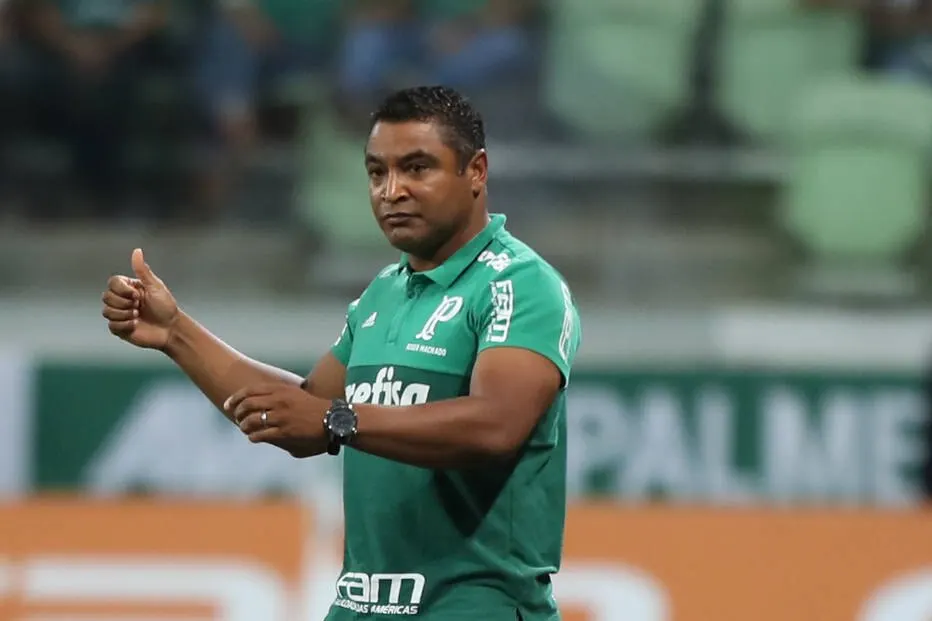 Roger defende Fabiano e diz que vaias atrapalham o lateral do Palmeiras