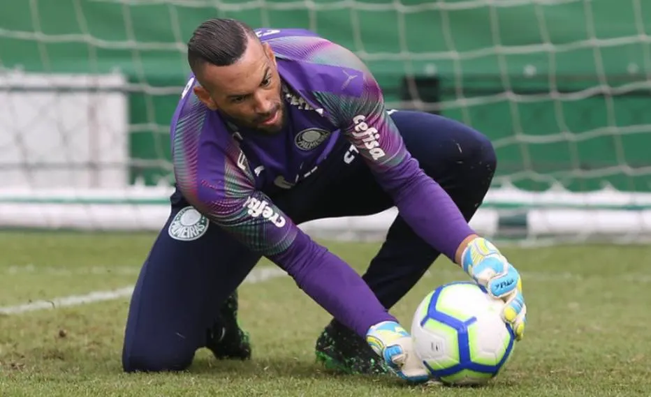 A sete jogos sem tomar gol, Weverton se aproxima de repetir marca no Palmeiras