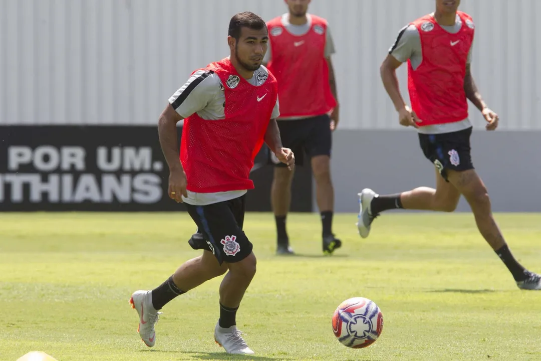 Carille cria disputa entre meias do Corinthians, mas Sornoza supera Jadson nos números