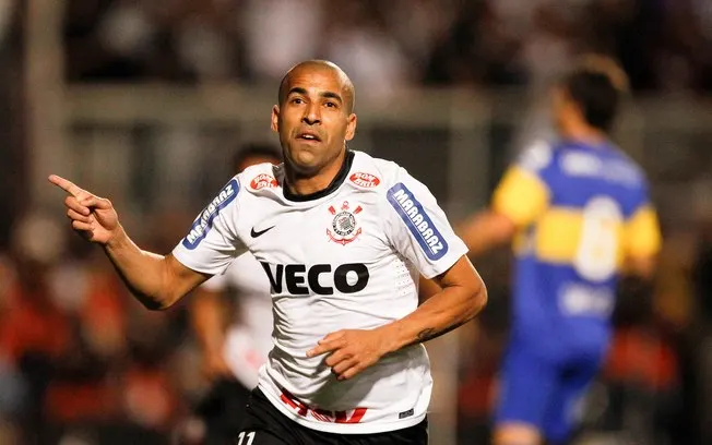 [ENQUETE] Perto da aposentadoria, Sheik deveria receber mais oportunidades no Brasileirão?