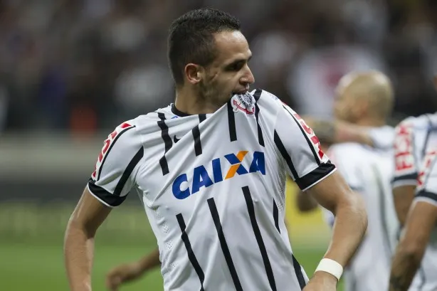 Campeão brasileiro pelo Timão, Renato Augusto elogia equipe comandada por Carille