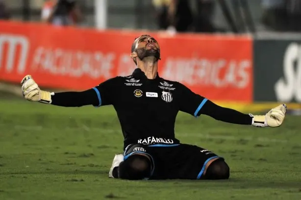 Cássio coloca goleiro rival entre os três melhores do Brasil