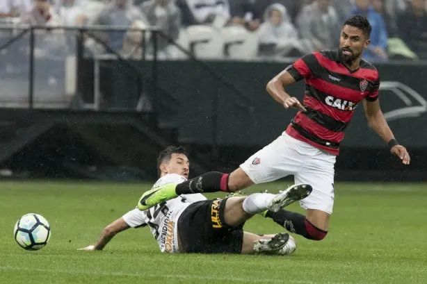 Corinthians e Vitória têm retrospecto empatado em mata-matas