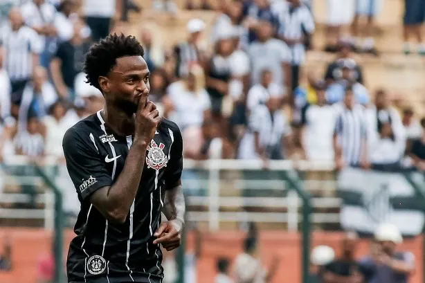 Renê Júnior garante que ainda tem muito a mostrar no Corinthians