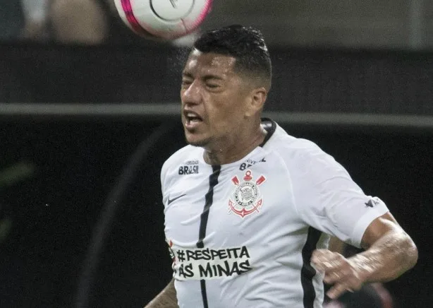 Com direito a chapéu e golaço, volantes do Timão se destacam em vitória contra o Bragantino