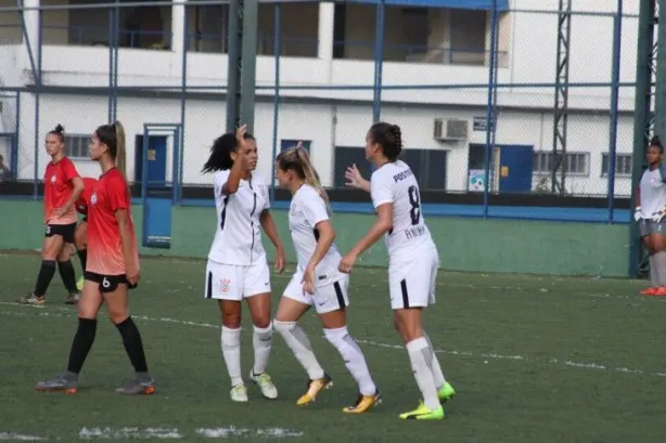 De virada, Corinthians goleia e estreia no Paulista Feminino com pé direito