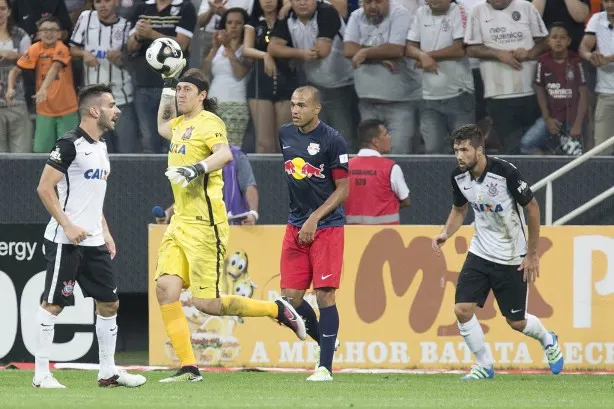 Roger fala como foi jogar na Arena contra o Corinthians: 