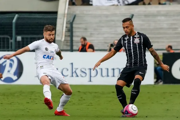 Maycon se põe à disposição para continuar na lateral, mas faz ponderação